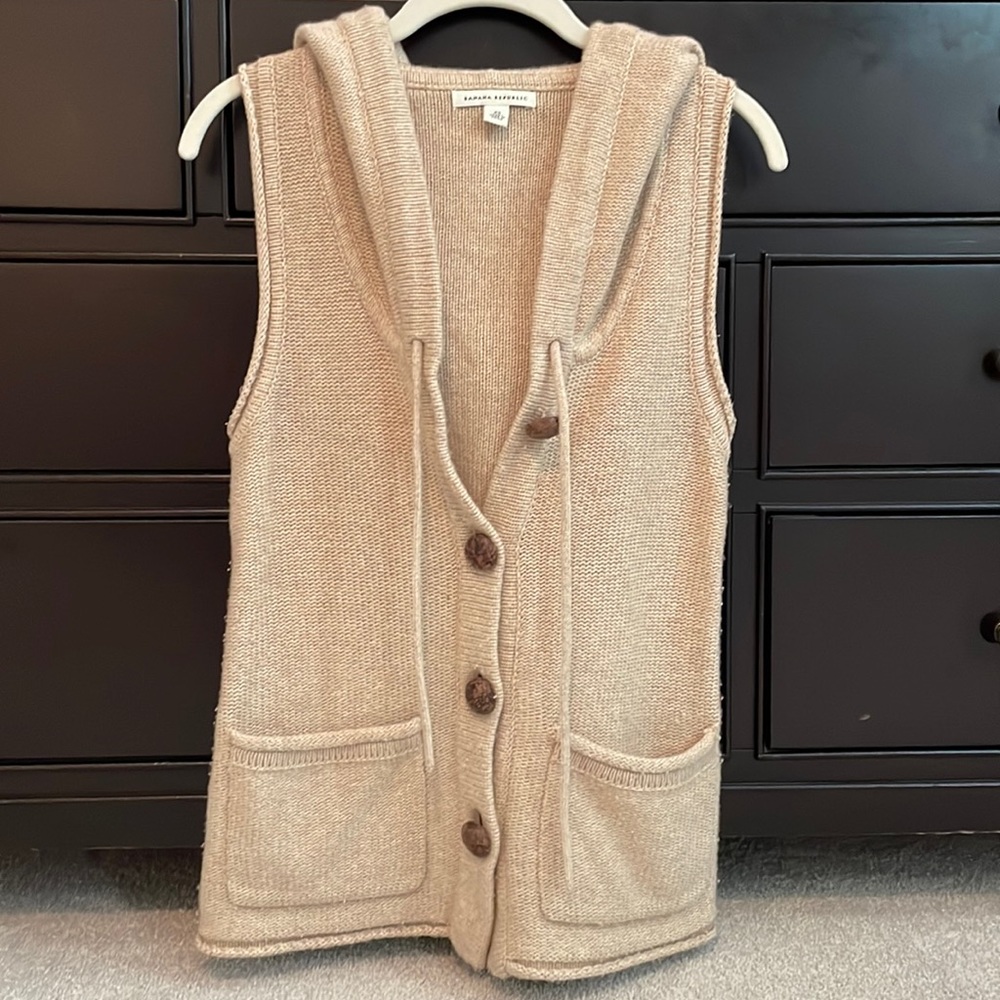Wool/cashmere blend sweater vest